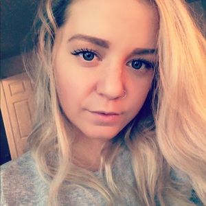 Meet your Posher, Courtney